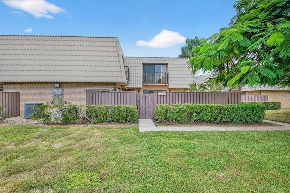 5033 50, West Palm Beach, FL 33409