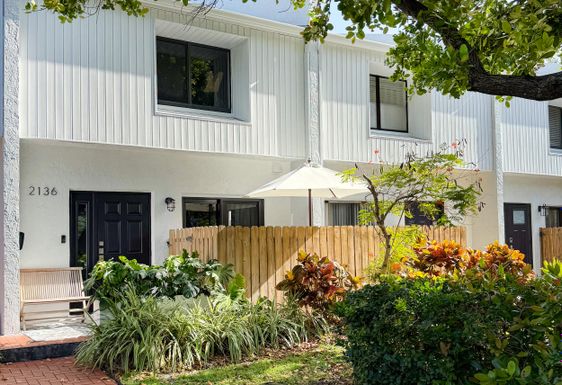 2136 44th, Lighthouse Point, FL 33064