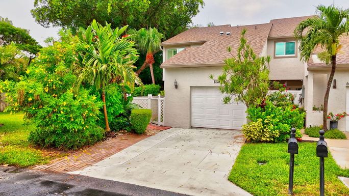 6758 Canary Palm, Boca Raton, FL 33433