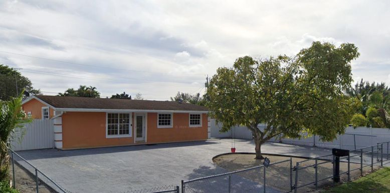 584 Vossler, West Palm Beach, FL 33413