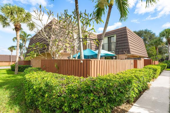 2029 20th, Jupiter, FL 33477