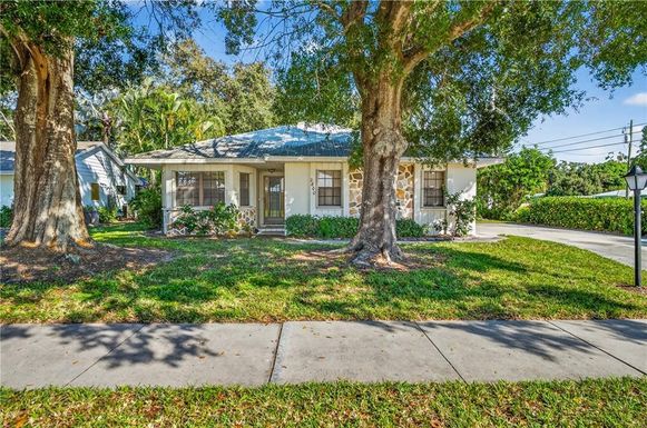 2800 21st, Vero Beach, FL 32960