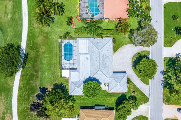 489 Country Club, Atlantis, FL 33462