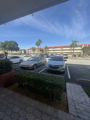 9420 Hollybrook Lake, Pembroke Pines, FL 33025