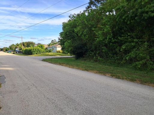 360 Undallo, Port Saint Lucie, FL 34953