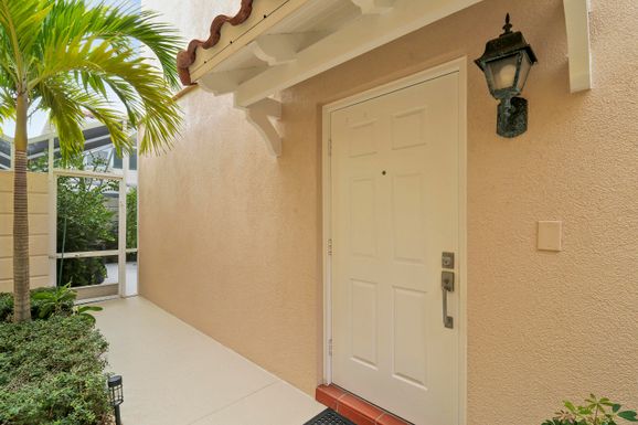 18 Tall Oaks, Tequesta, FL 33469