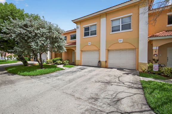 513 Talia, Palm Springs, FL 33461