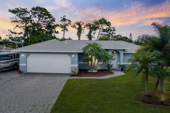 106 Crosspoint, Port Saint Lucie, FL 34983