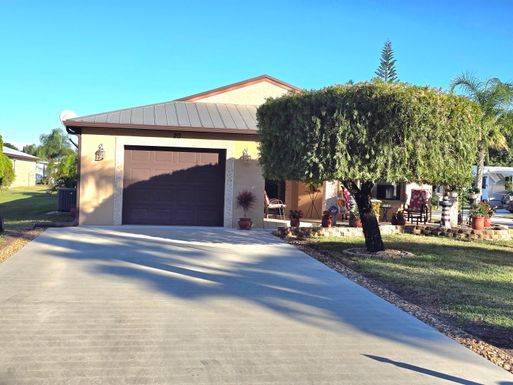 20 Silver Oak, Port Saint Lucie, FL 34952