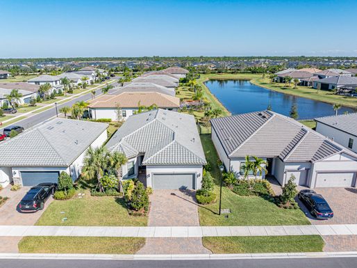 781 Courances, Port Saint Lucie, FL 34984