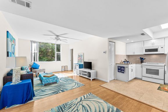 1810 New Palm, Boynton Beach, FL 33435