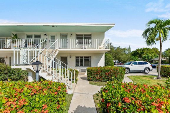 401 J, Lake Worth Beach, FL 33460