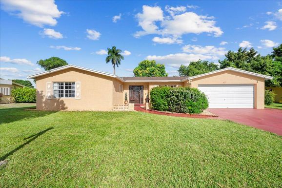 1827 Pinehurst, West Palm Beach, FL 33407