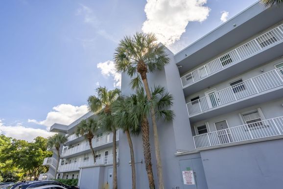 103 Royal Park, Oakland Park, FL 33309