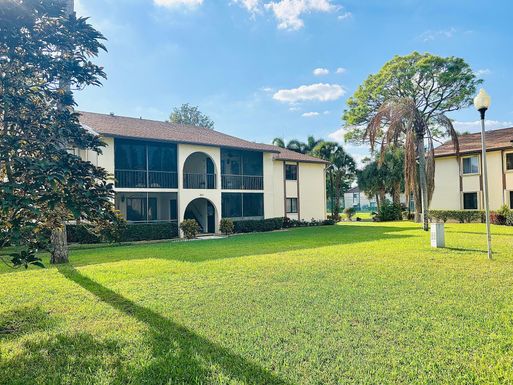 301 Knotty Pine, Greenacres, FL 33463