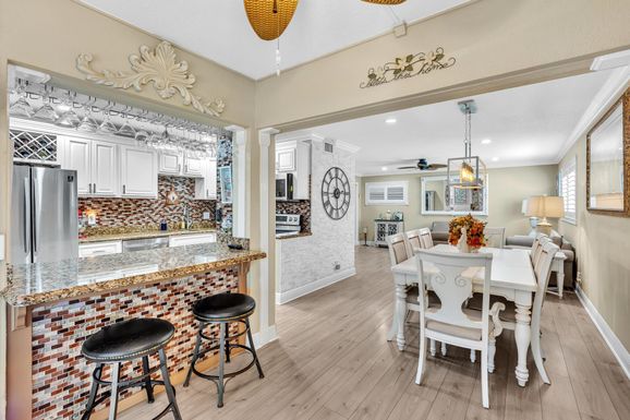 34 Colonial Club, Boynton Beach, FL 33435