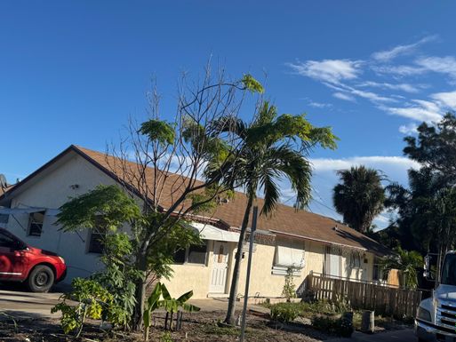 528 Lakewood Rd, West Palm Beach, FL 33405