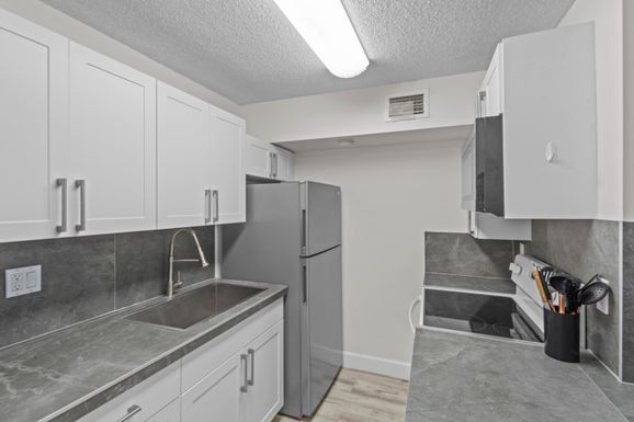 2000 Congress, West Palm Beach, FL 33401