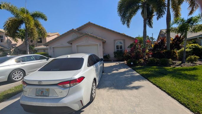 10638 Lake Shore, Wellington, FL 33414