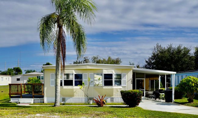 12 Nuestra Calle, Port Saint Lucie, FL 34952