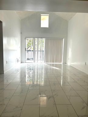 6296 186th St, Hialeah, FL 33015