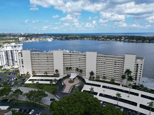 132 Lakeshore, North Palm Beach, FL 33408