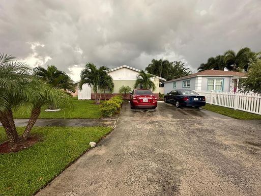 523 Colonial, West Palm Beach, FL 33405