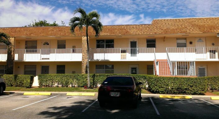9911 Sandalfoot, Boca Raton, FL 33428