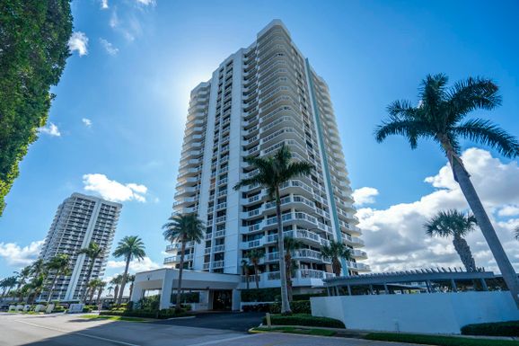 123 Lakeshore, North Palm Beach, FL 33408