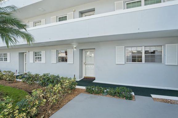 157 Atlantis, Atlantis, FL 33462