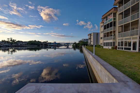 632 Snug Harbor, Boynton Beach, FL 33435