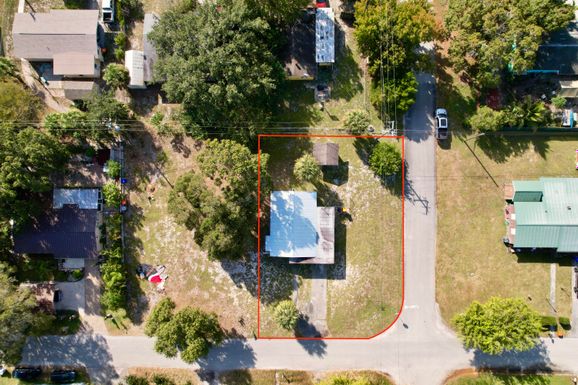 659 4th, Vero Beach, FL 32962