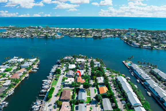 815 South, Boynton Beach, FL 33435