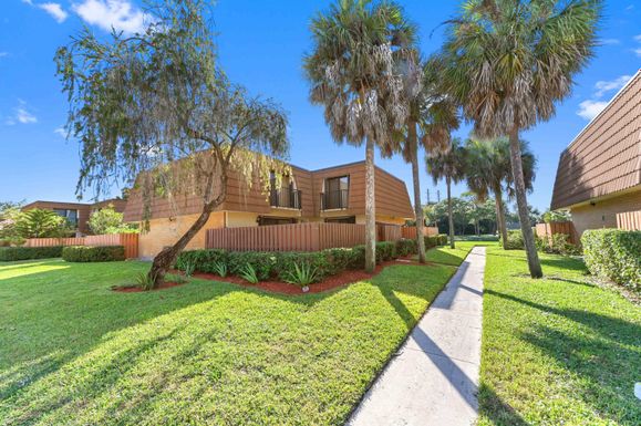 146 Heritage, West Palm Beach, FL 33407