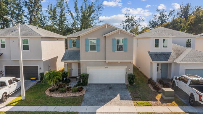1817 Lake Cove, Lake Worth, FL 33460