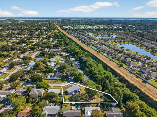 56 1st, Vero Beach, FL 32962