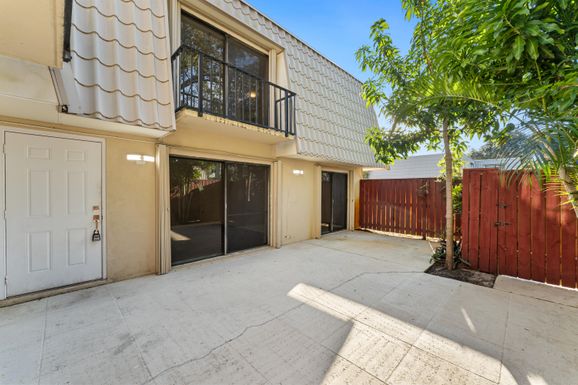 1700 Embassy, West Palm Beach, FL 33401