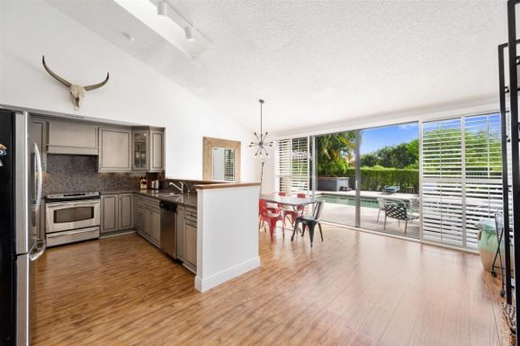 2592 Sheltingham, Wellington, FL 33414