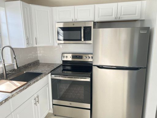 162 Camden G, West Palm Beach, FL 33417