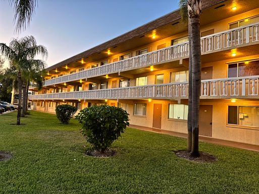 600 Village Green, Palm Springs, FL 33461