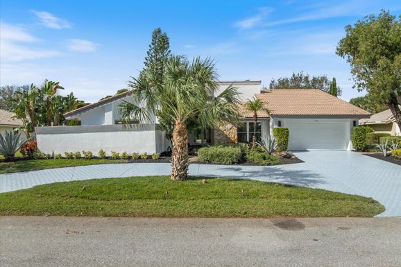 654 Pine Lake, Delray Beach, FL 33445