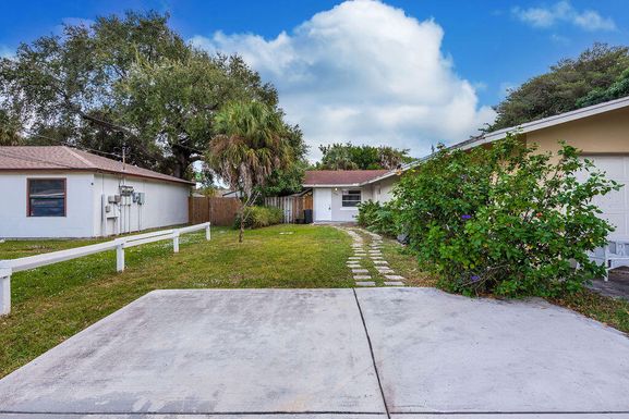 8642 Sunset, Palm Beach Gardens, FL 33410