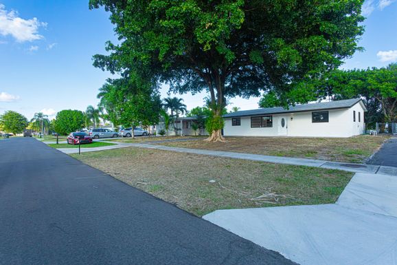 62 Andros, Palm Springs, FL 33461