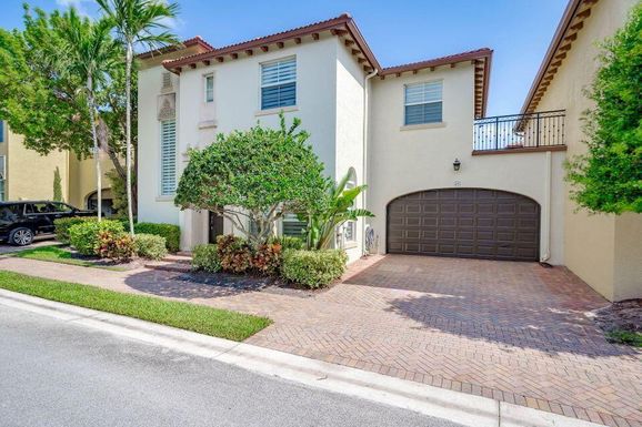 50 Via Poinciana, Boca Raton, FL 33487