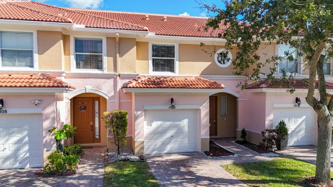 1010 Seminole Palms, Greenacres, FL 33463