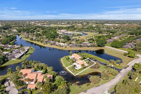 2211 Las Casitas, Wellington, FL 33414