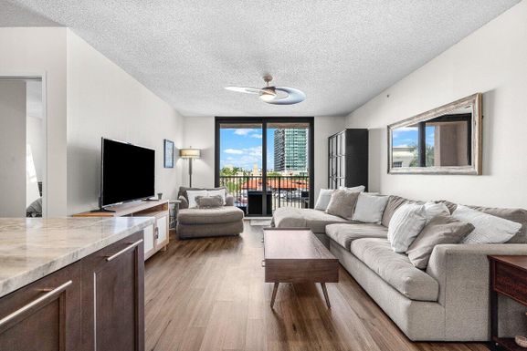 651 Okeechobee, West Palm Beach, FL 33401