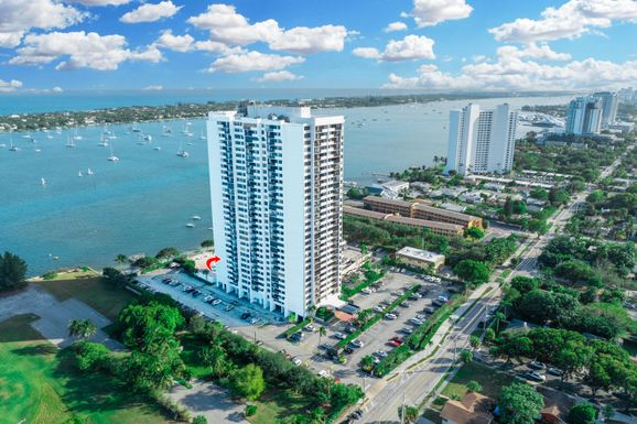 5600 Flagler, West Palm Beach, FL 33407