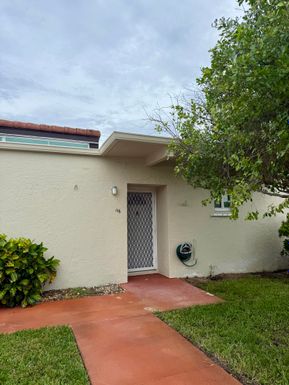 2534 Boundbrook, West Palm Beach, FL 33406
