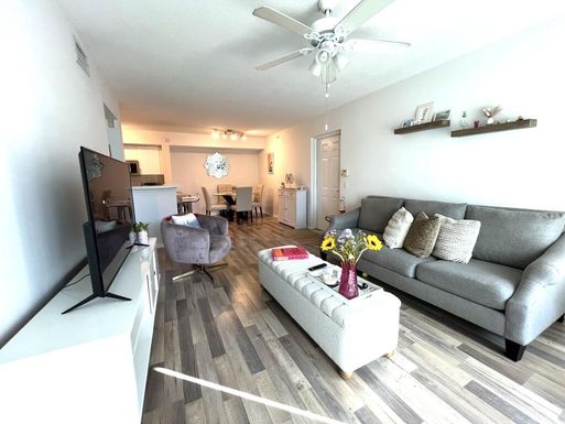 713 Villa, Boynton Beach, FL 33435